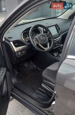 Внедорожник / Кроссовер Jeep Cherokee 2014 в 