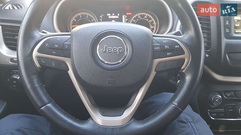 Внедорожник / Кроссовер Jeep Cherokee 2015 в Ирпене