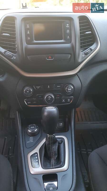 Внедорожник / Кроссовер Jeep Cherokee 2015 в Ирпене