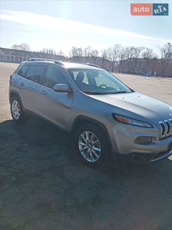 Внедорожник / Кроссовер Jeep Cherokee 2015 в Чугуеве