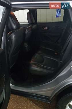Внедорожник / Кроссовер Jeep Cherokee 2015 в 