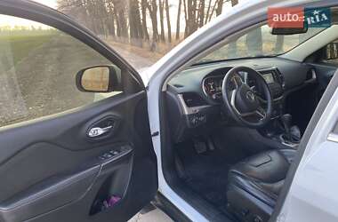 Внедорожник / Кроссовер Jeep Cherokee 2016 в 