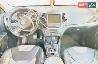 Внедорожник / Кроссовер Jeep Cherokee 2014 в 