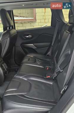 Позашляховик / Кросовер Jeep Cherokee 2019 в 