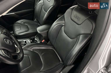 Внедорожник / Кроссовер Jeep Cherokee 2019 в 