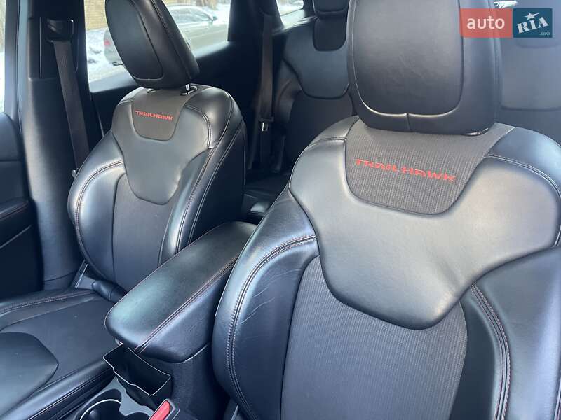 Внедорожник / Кроссовер Jeep Cherokee 2014 в Киеве