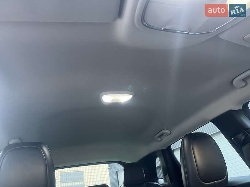 Внедорожник / Кроссовер Jeep Cherokee 2014 в Киеве