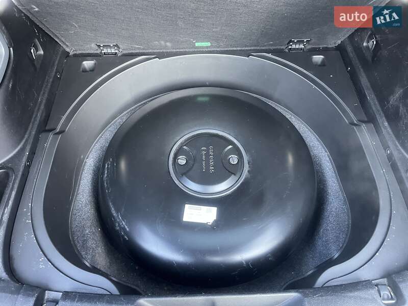 Внедорожник / Кроссовер Jeep Cherokee 2014 в Киеве