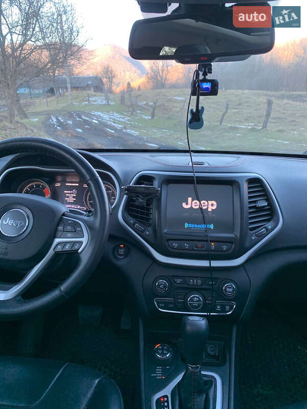 Внедорожник / Кроссовер Jeep Cherokee 2015 в Вижнице