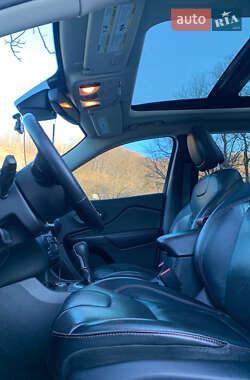 Позашляховик / Кросовер Jeep Cherokee 2015 в Вижниці