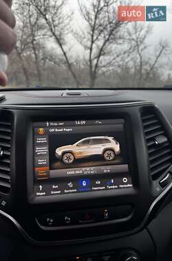 Внедорожник / Кроссовер Jeep Cherokee 2018 в 