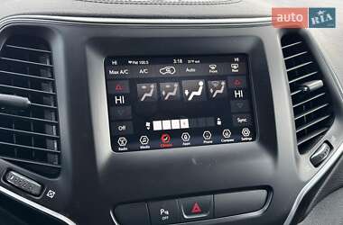 Внедорожник / Кроссовер Jeep Cherokee 2019 в 