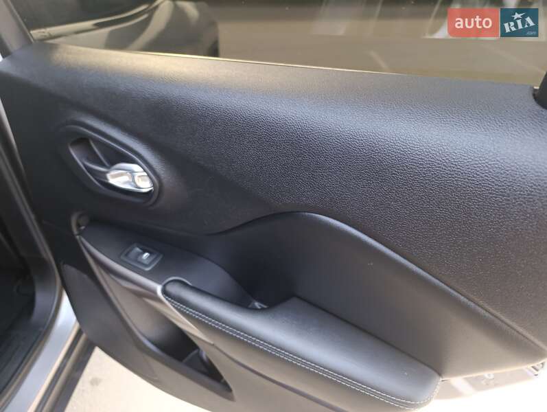 Внедорожник / Кроссовер Jeep Cherokee 2019 в Ивано-Франковске