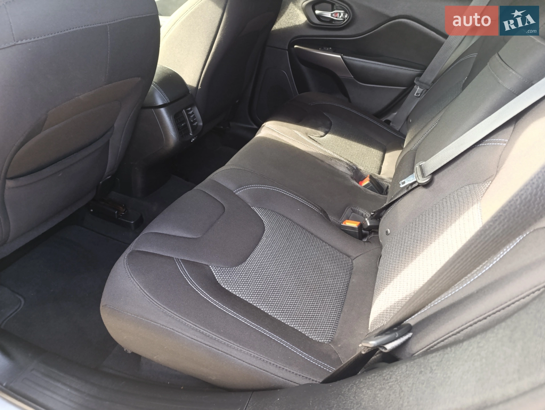 2019 Jeep Cherokee - мініатюра 6