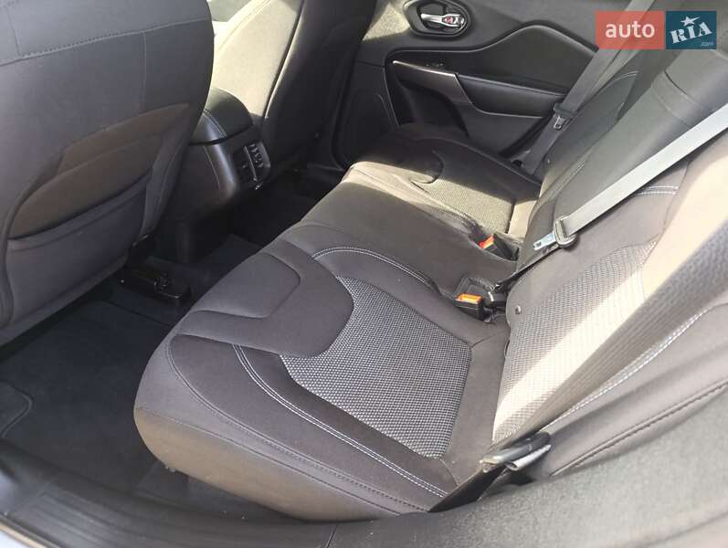 Внедорожник / Кроссовер Jeep Cherokee 2019 в Ивано-Франковске