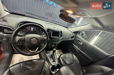 Позашляховик / Кросовер Jeep Cherokee 2018 в 