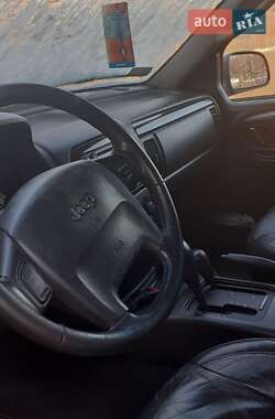 Внедорожник / Кроссовер Jeep Cherokee 2003 в 