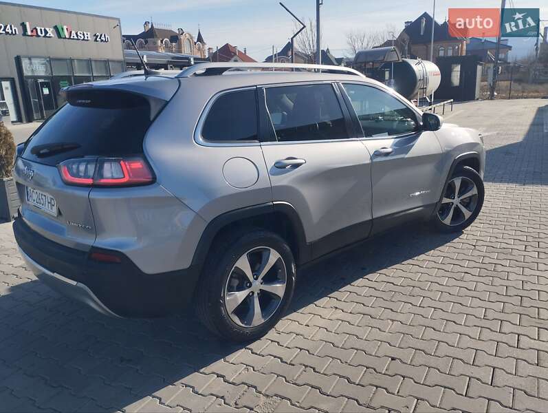 Внедорожник / Кроссовер Jeep Cherokee 2018 в Киеве