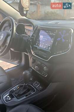Внедорожник / Кроссовер Jeep Cherokee 2020 в 