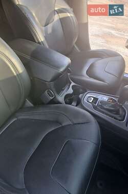 Внедорожник / Кроссовер Jeep Cherokee 2020 в 