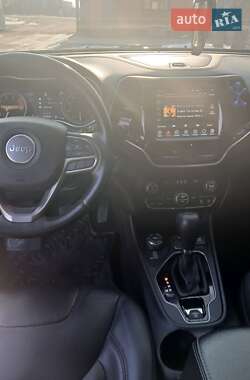 Внедорожник / Кроссовер Jeep Cherokee 2020 в 