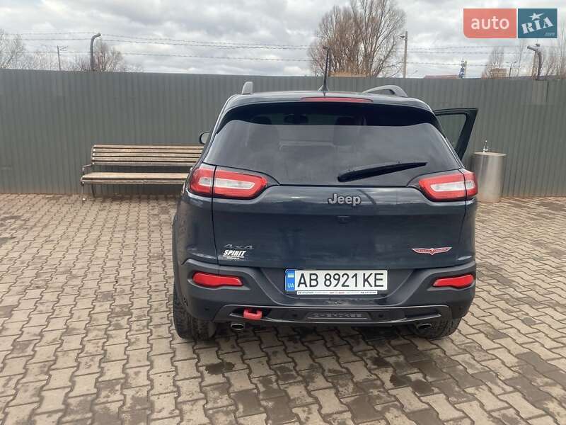 Внедорожник / Кроссовер Jeep Cherokee 2016 в Виннице