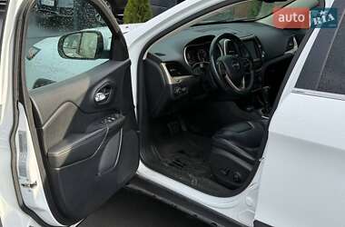 Позашляховик / Кросовер Jeep Cherokee 2016 в 