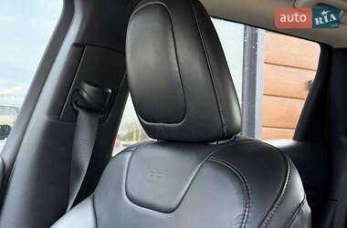Позашляховик / Кросовер Jeep Cherokee 2016 в 