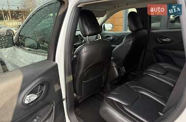 Позашляховик / Кросовер Jeep Cherokee 2016 в 