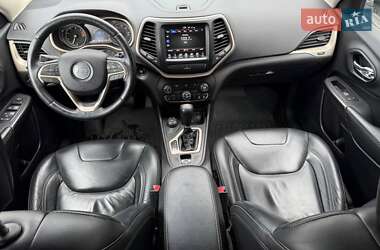 Позашляховик / Кросовер Jeep Cherokee 2016 в 