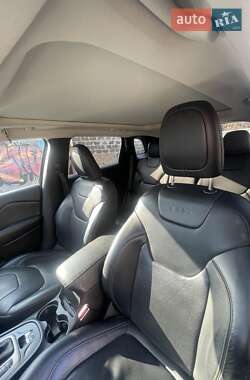 Внедорожник / Кроссовер Jeep Cherokee 2015 в 