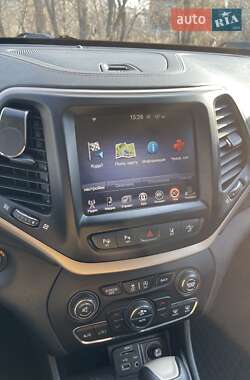 Внедорожник / Кроссовер Jeep Cherokee 2015 в 