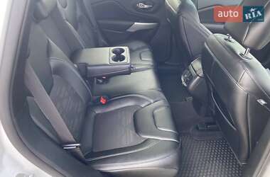 Внедорожник / Кроссовер Jeep Cherokee 2022 в 