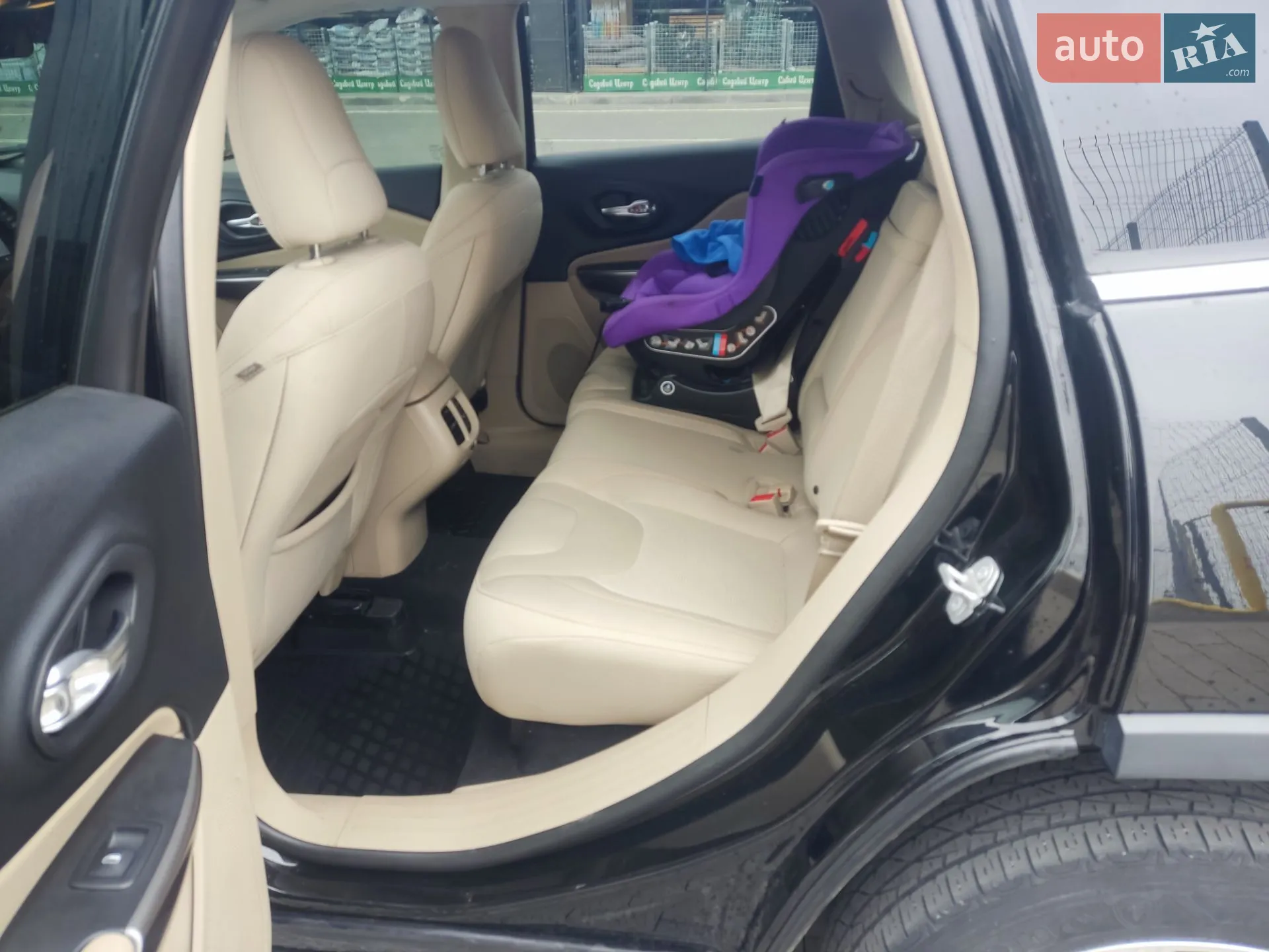Jeep Cherokee 2018 VIN 1C4PJLCB6KD272414 фото оголошення 9 з 21