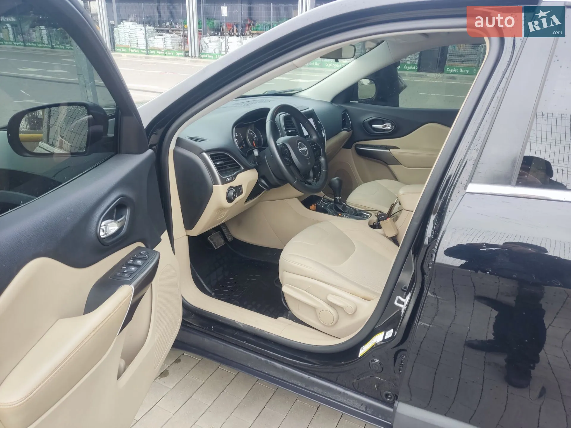 Jeep Cherokee 2018 VIN 1C4PJLCB6KD272414 фото оголошення 6 з 21