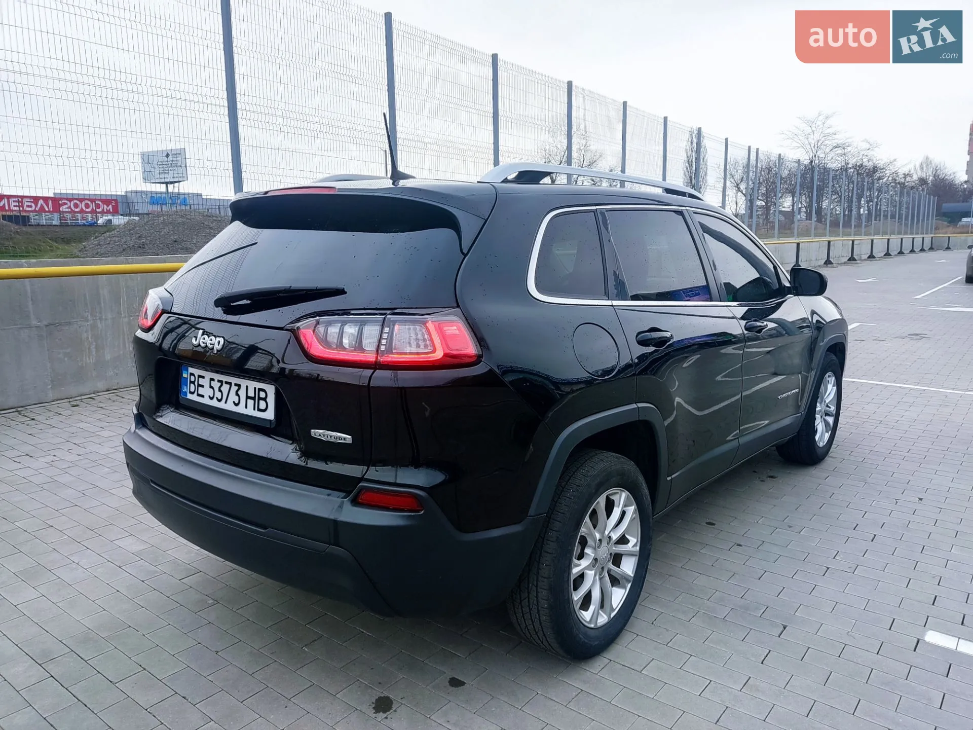 Jeep Cherokee 2018 VIN 1C4PJLCB6KD272414 фото оголошення 4 з 21
