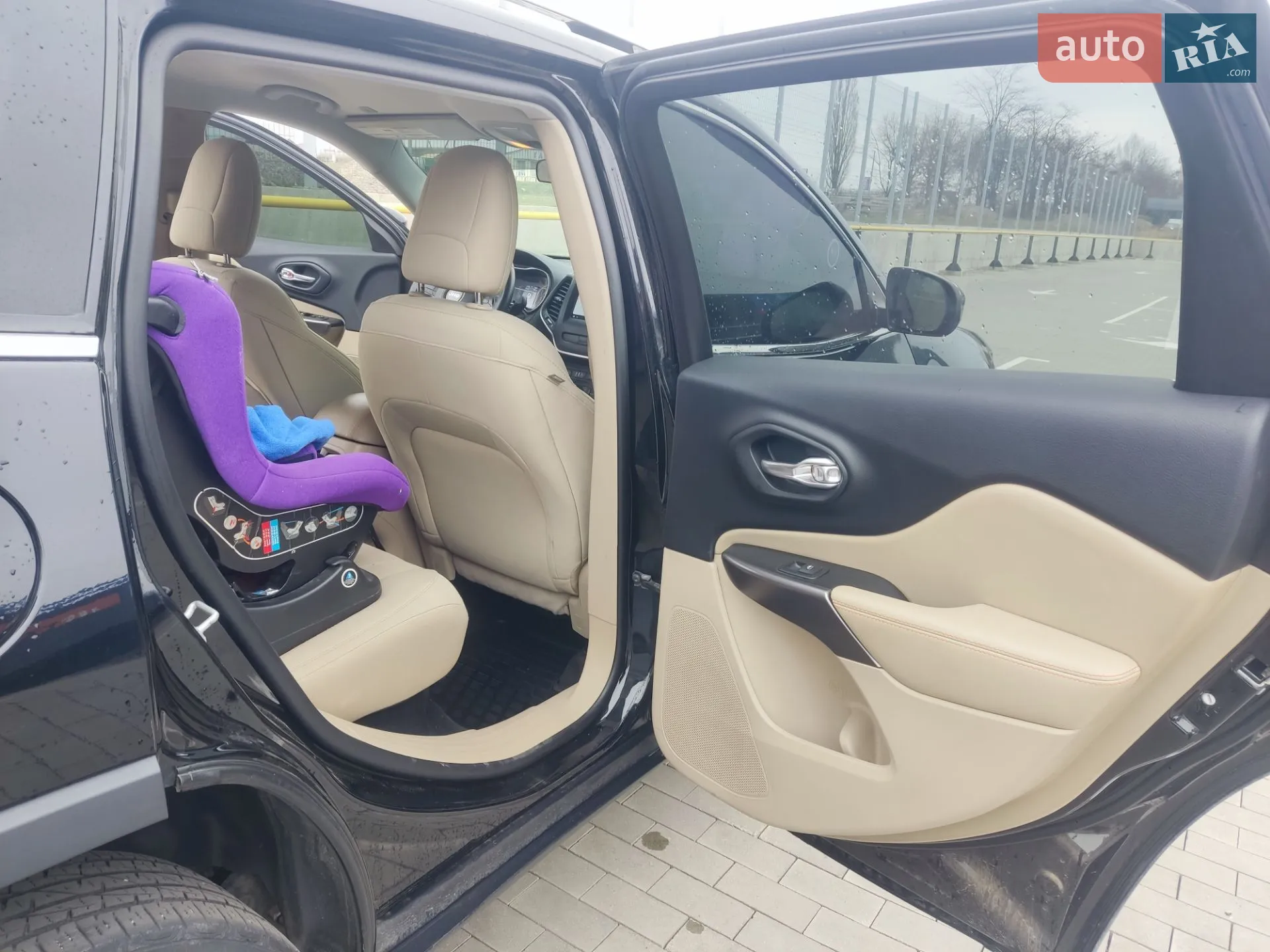 Jeep Cherokee 2018 VIN 1C4PJLCB6KD272414 фото оголошення 12 з 21