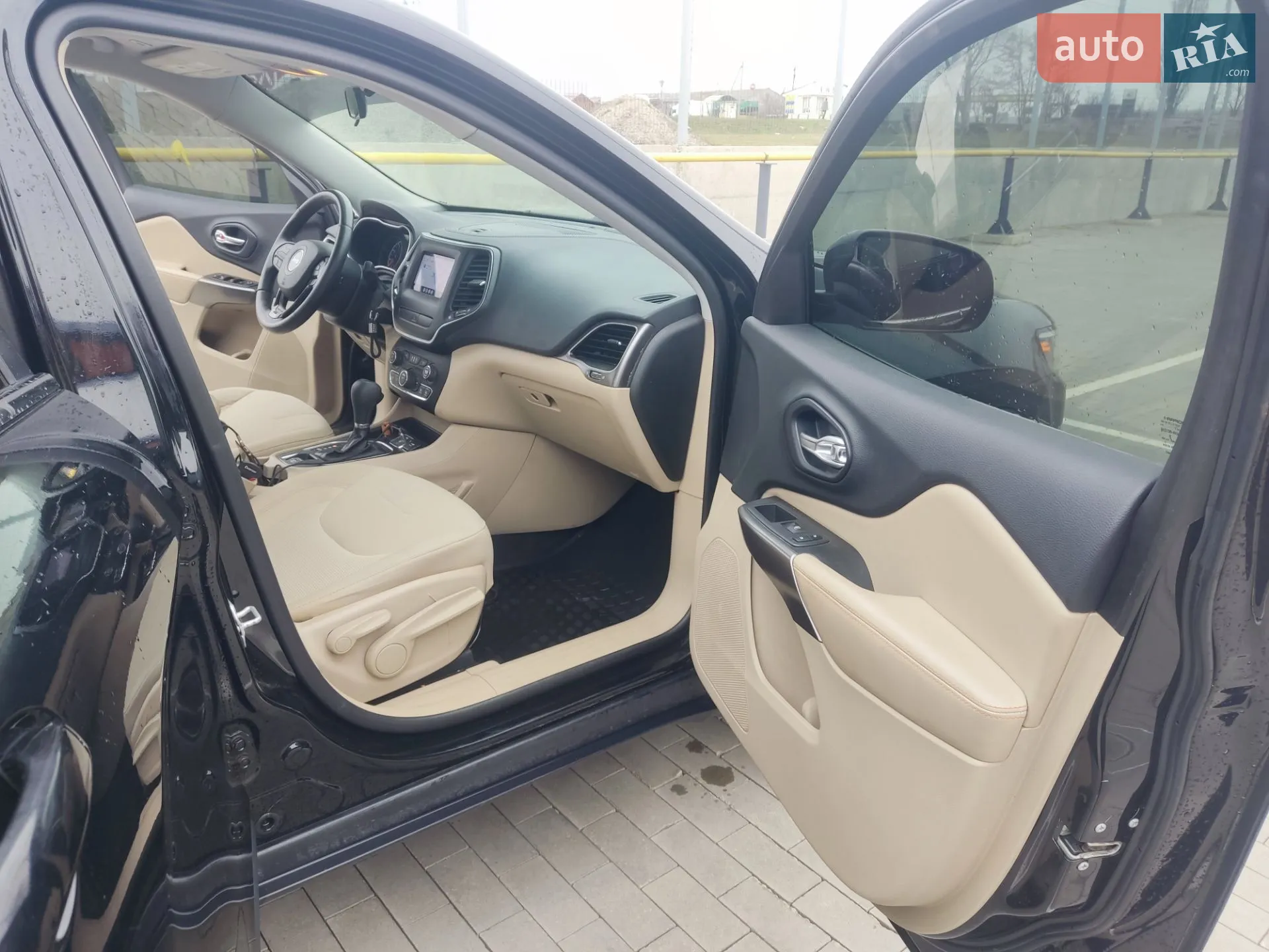 Jeep Cherokee 2018 VIN 1C4PJLCB6KD272414 фото оголошення 13 з 21