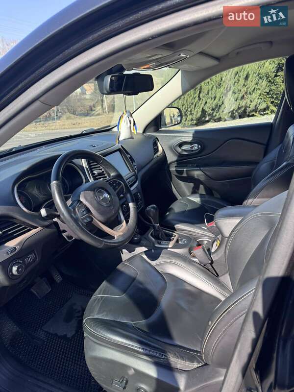 Внедорожник / Кроссовер Jeep Cherokee 2015 в Львове
