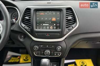 Внедорожник / Кроссовер Jeep Cherokee 2014 в 