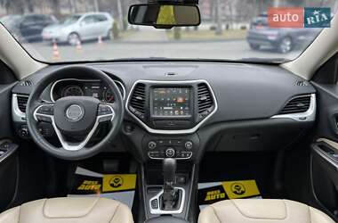 Внедорожник / Кроссовер Jeep Cherokee 2014 в 