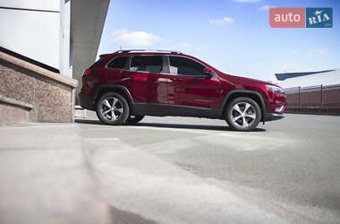 Внедорожник / Кроссовер Jeep Cherokee 2018 в 
