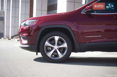 Внедорожник / Кроссовер Jeep Cherokee 2018 в 