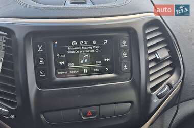 Внедорожник / Кроссовер Jeep Cherokee 2013 в 