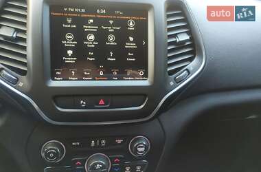 Внедорожник / Кроссовер Jeep Cherokee 2019 в 