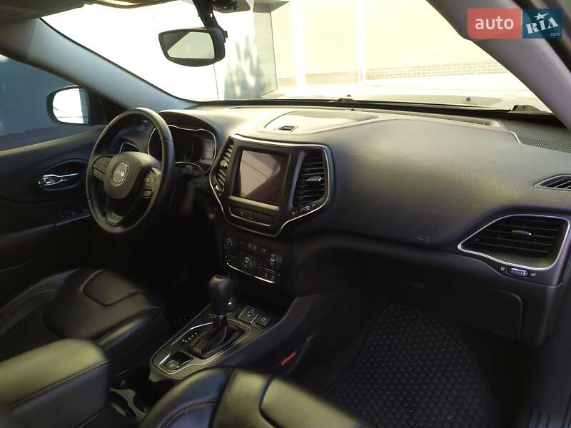 Внедорожник / Кроссовер Jeep Cherokee 2019 в Ивано-Франковске