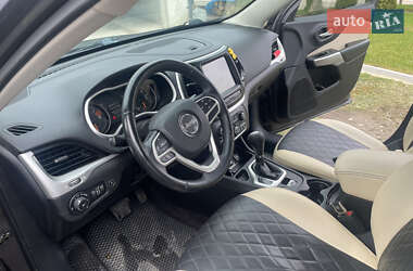 Позашляховик / Кросовер Jeep Cherokee 2016 в 