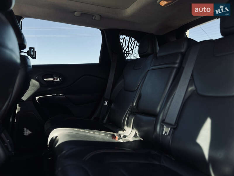 Позашляховик / Кросовер Jeep Cherokee 2015 в Рівному фото 17 Позашляховик / Кросовер Jeep Cherokee 2015 в Рівному