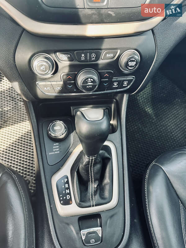 Позашляховик / Кросовер Jeep Cherokee 2015 в Рівному фото 16 Позашляховик / Кросовер Jeep Cherokee 2015 в Рівному