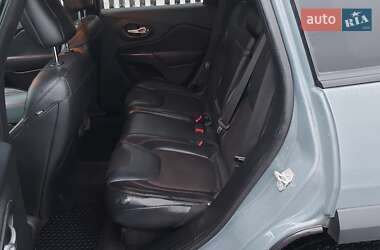 Внедорожник / Кроссовер Jeep Cherokee 2015 в 